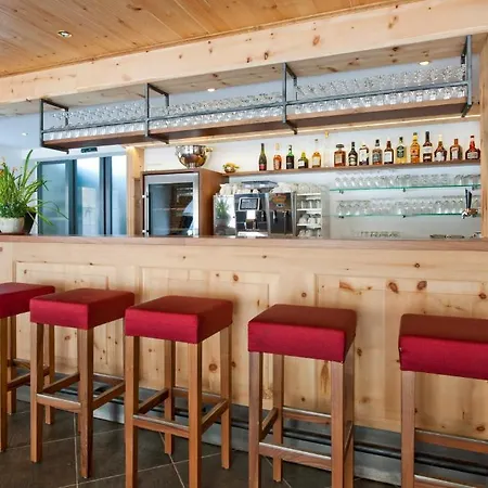 Hotel Chesa Grischa 3*