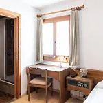 호텔 Chesa Grischa 3*