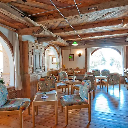 Chesa Grischa Hotell 3*