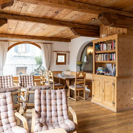Hotell Chesa Grischa 3*
